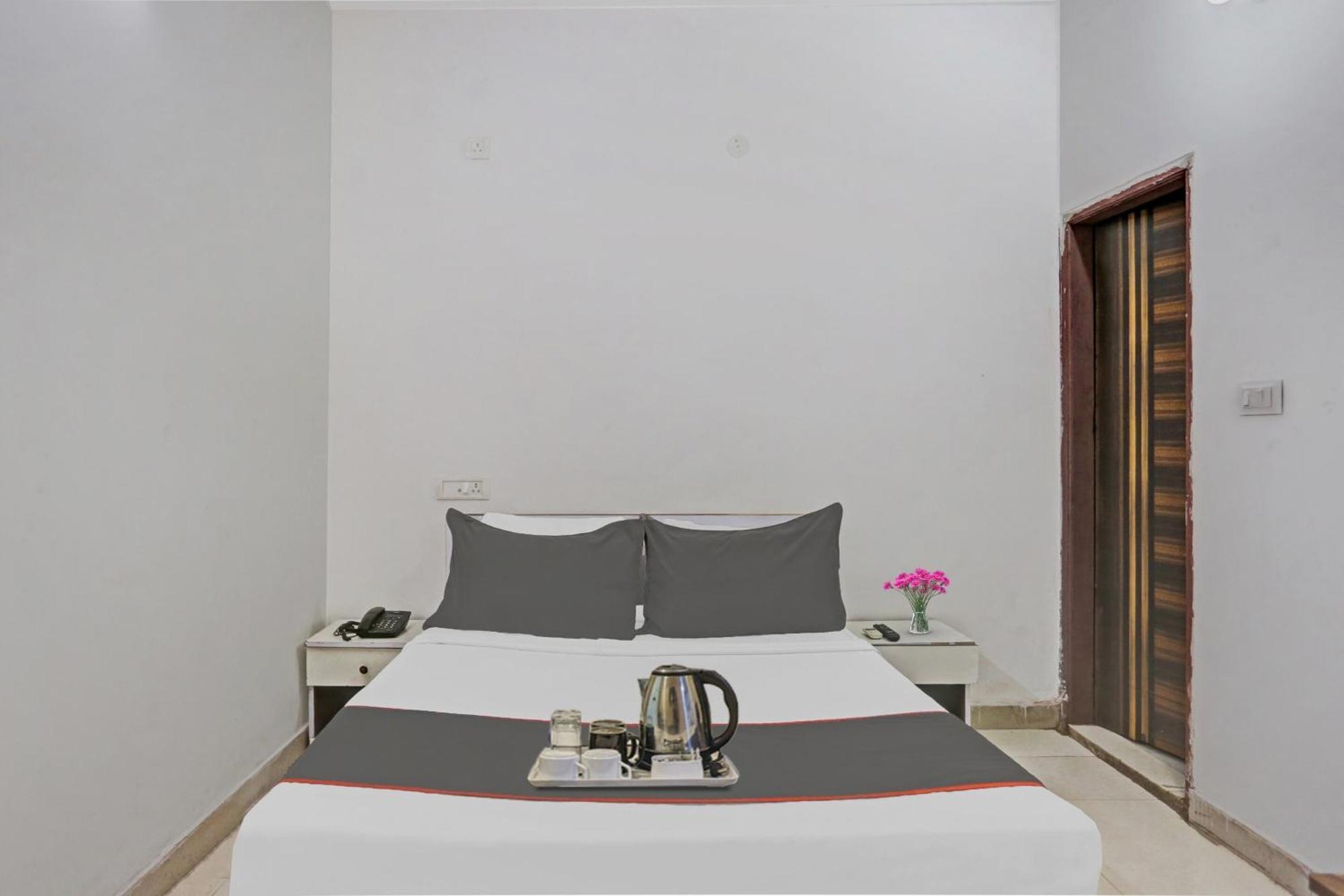 Hotel O Imperial Residency Near Dashrath Puri Metro Station Új-Delhi Kültér fotó