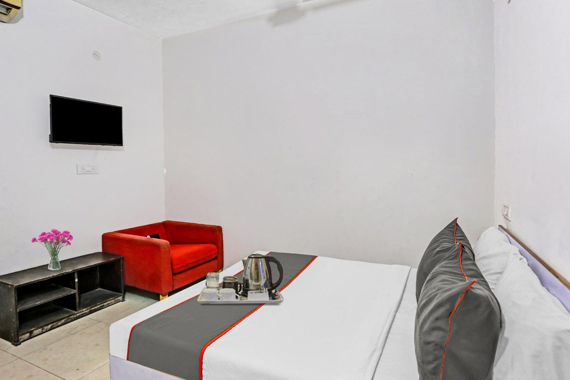 Hotel O Imperial Residency Near Dashrath Puri Metro Station Új-Delhi Kültér fotó